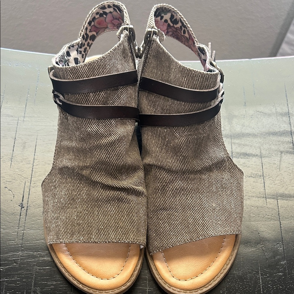 Women’s Sandals Blowfish Malibu size 8